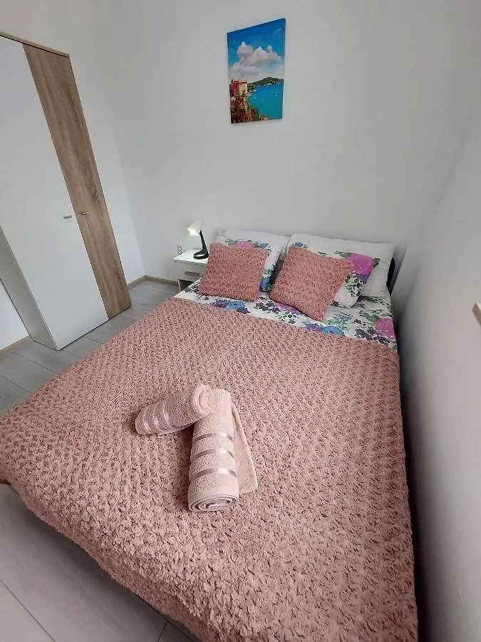 Ferienwohnung Apartmans Nejra3 Sa Bazenom Pula Apartment