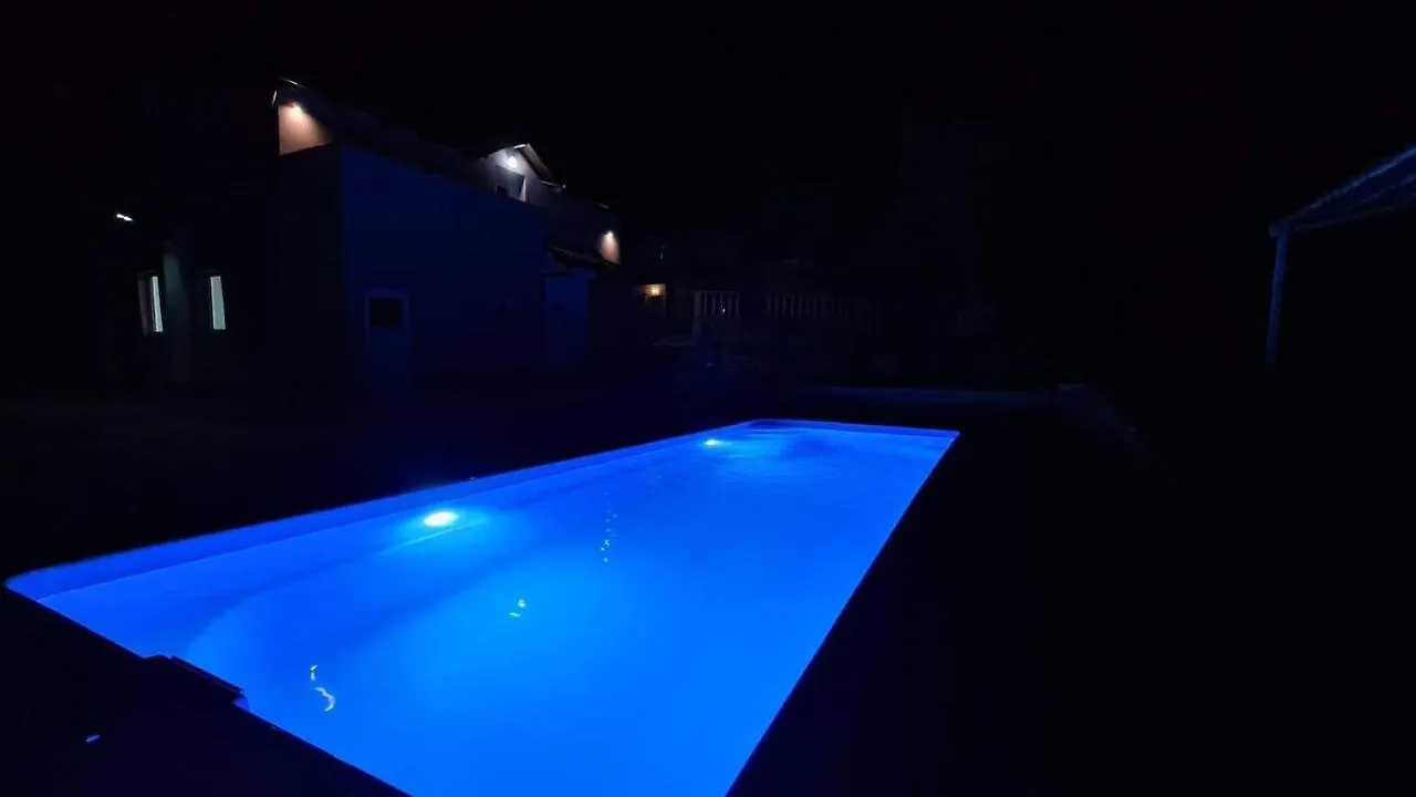 Apartment Ferienwohnung Apartmans Nejra3 Sa Bazenom Pula